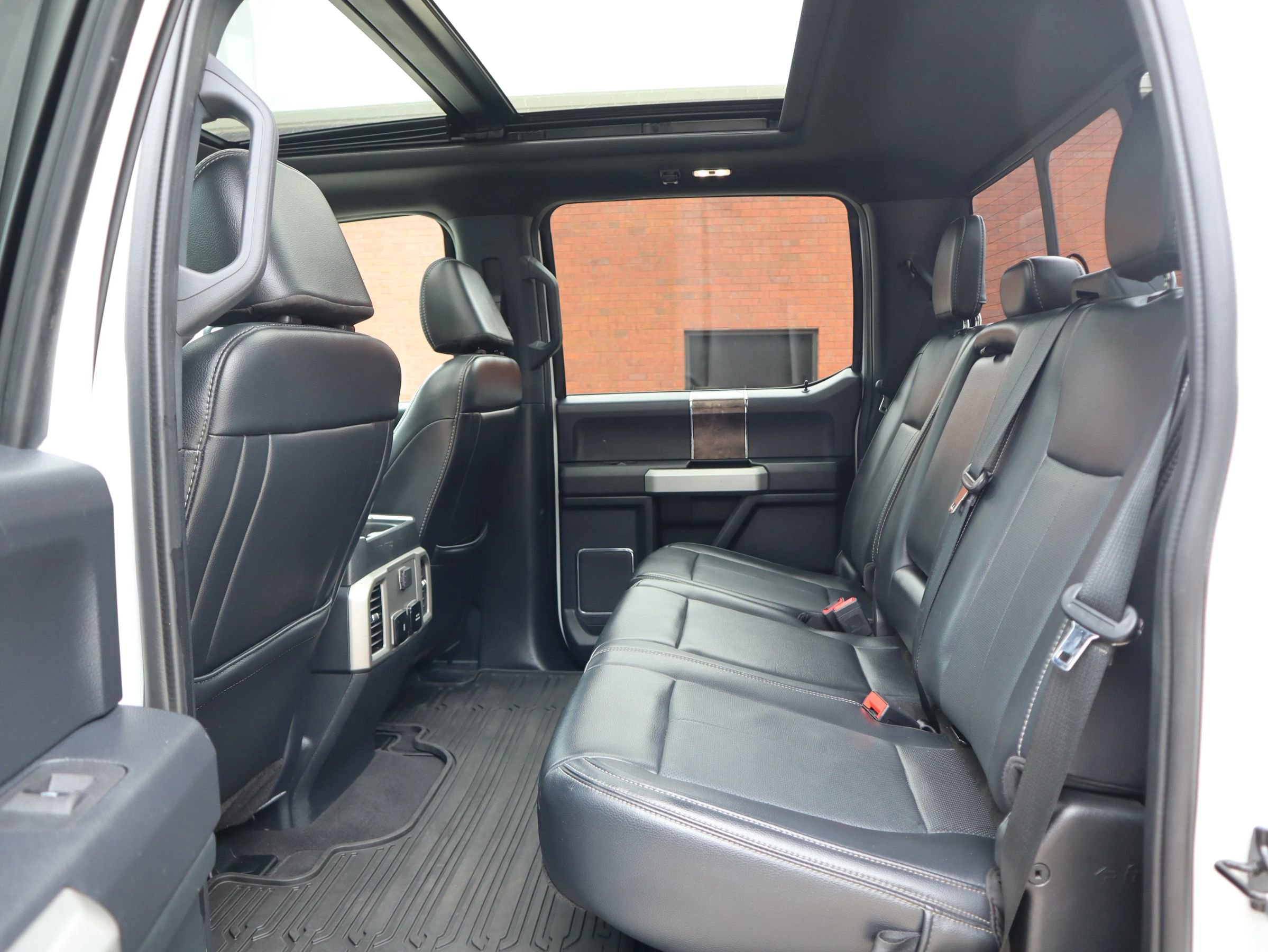 Used 2022 Ford F350 Lariat w/ Tremor Off-Road Package image 12