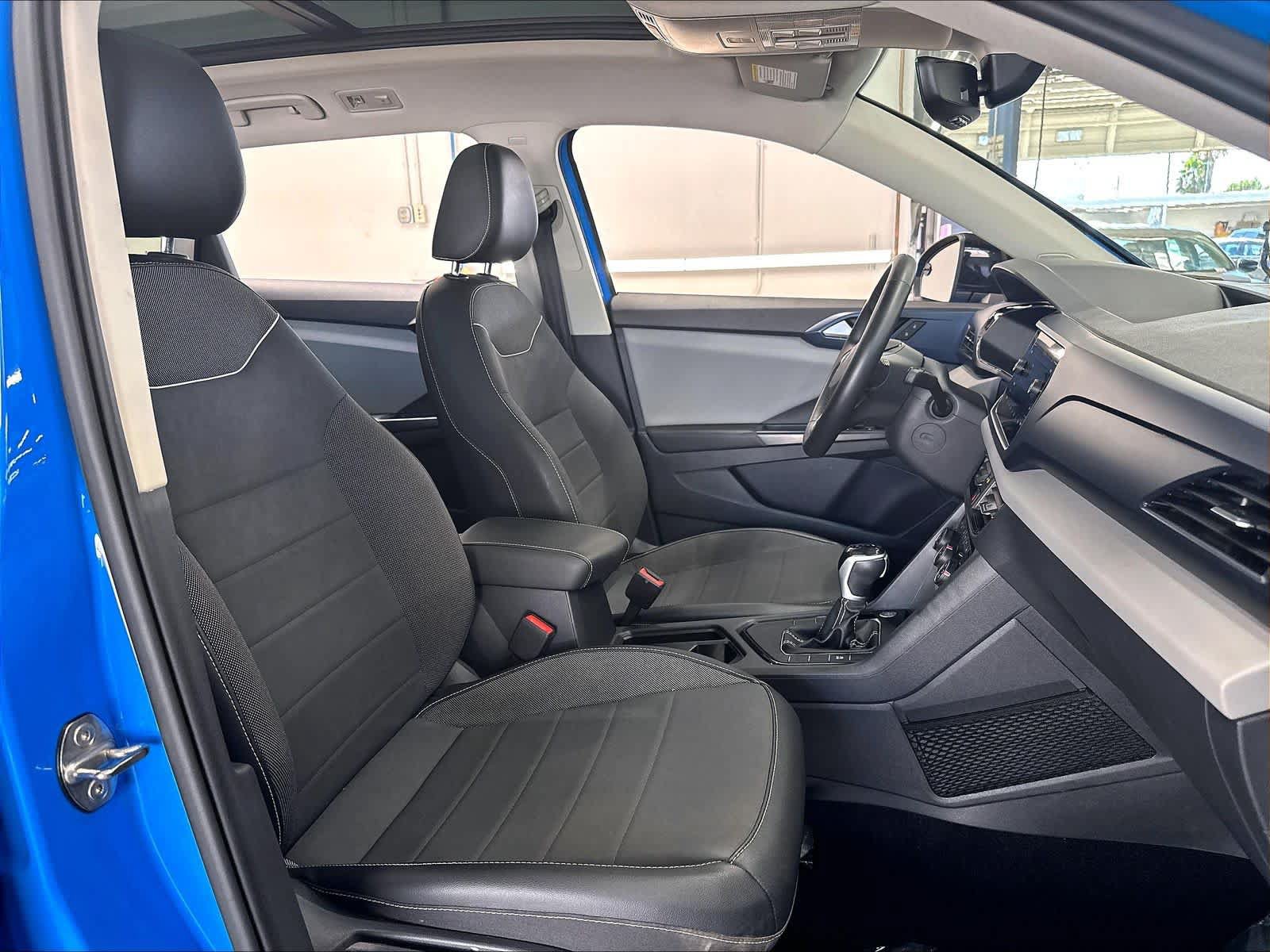 Used 2023 Volkswagen Taos SE w/ Panoramic Sunroof Package FWD image 32