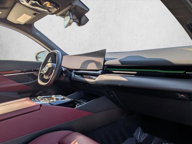 Used 2025 BMW 530i xDrive w/ Premium Package image 23