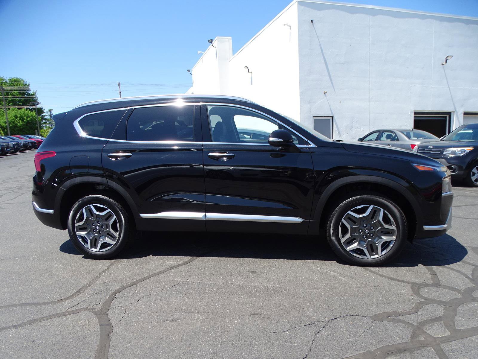 Used 2023 Hyundai Santa Fe SEL Convenience image 4