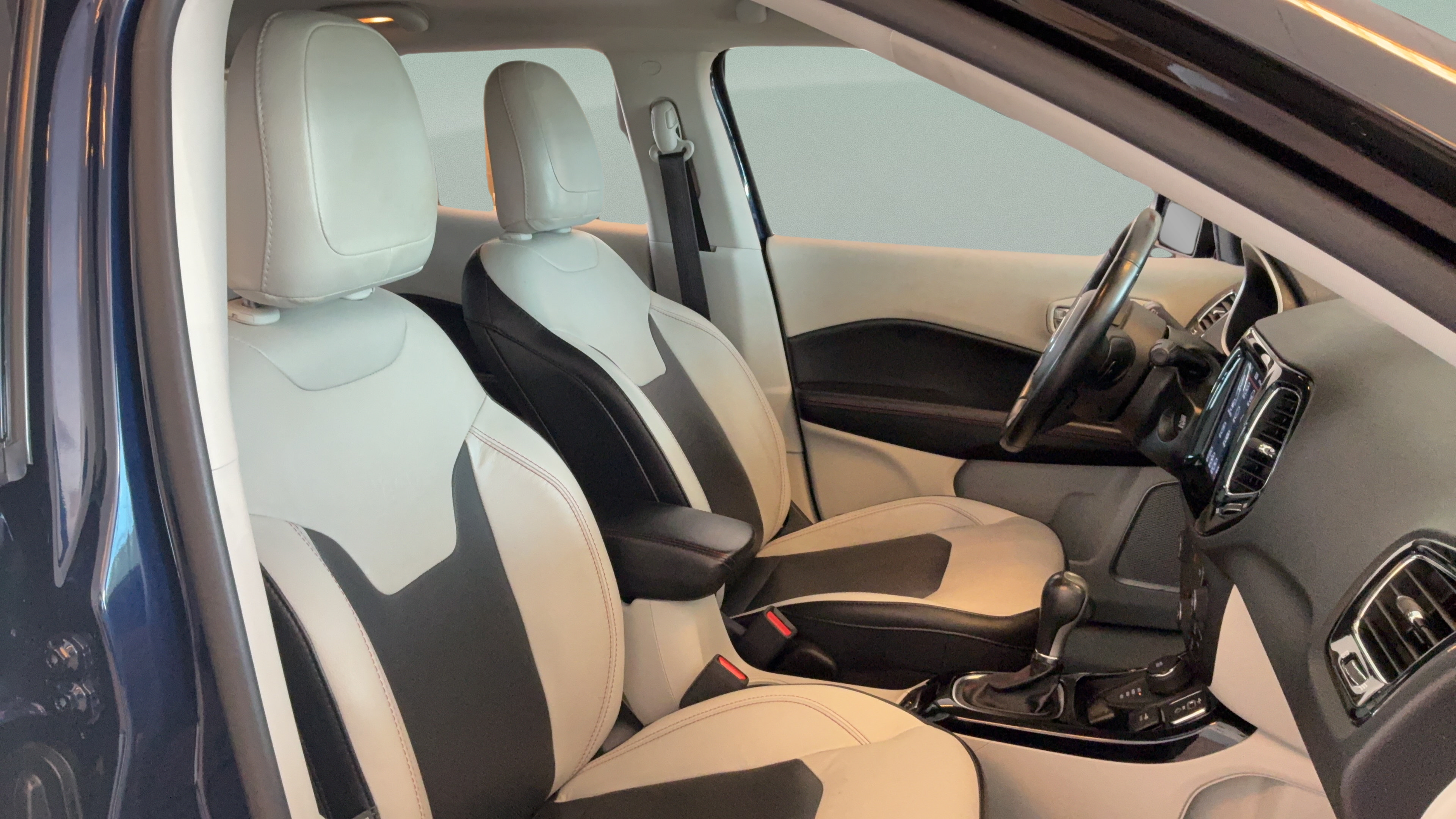 Used 2020 Jeep Compass Limited AWD/4WD image 36