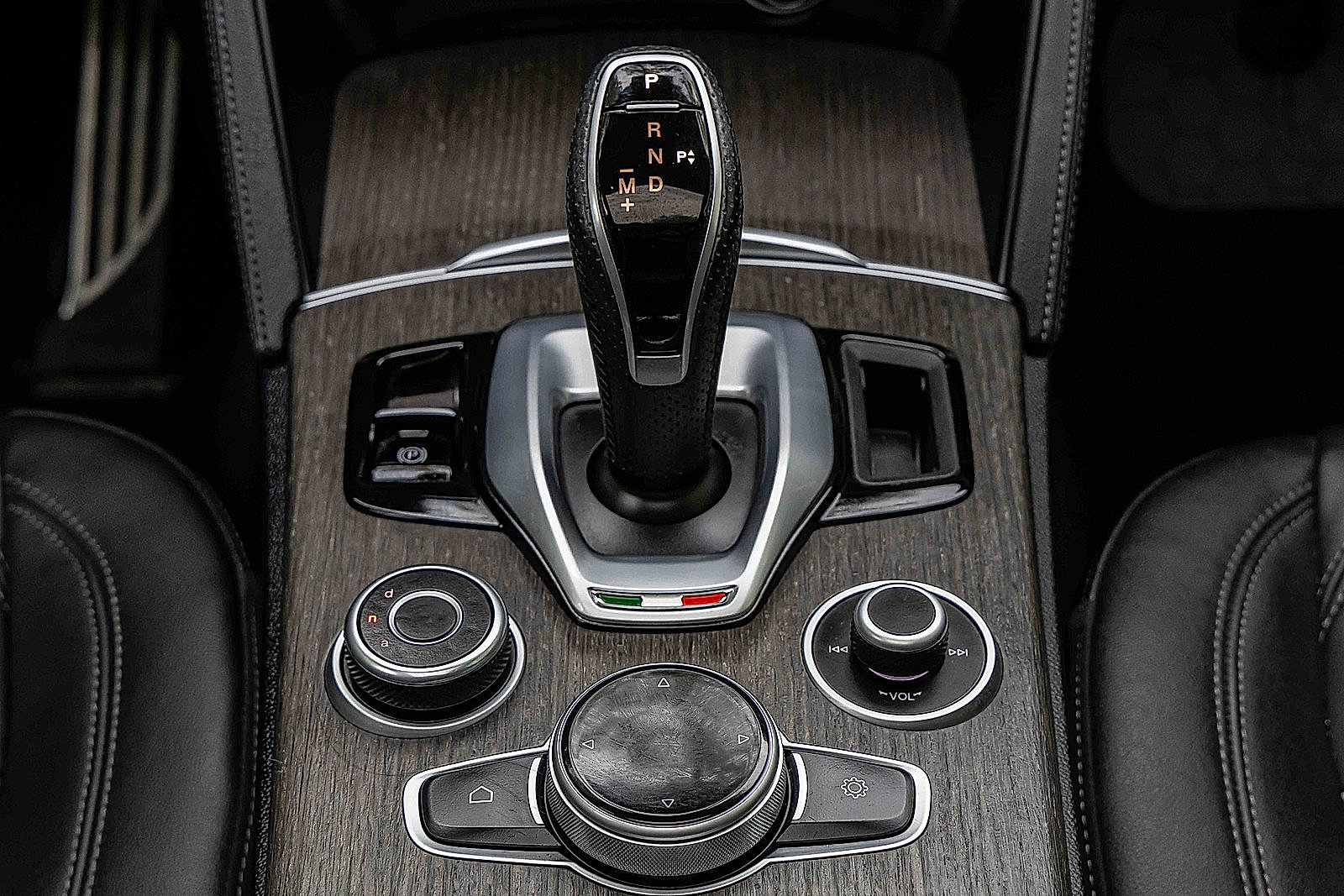 Used 2022 Alfa Romeo Stelvio Ti image 14