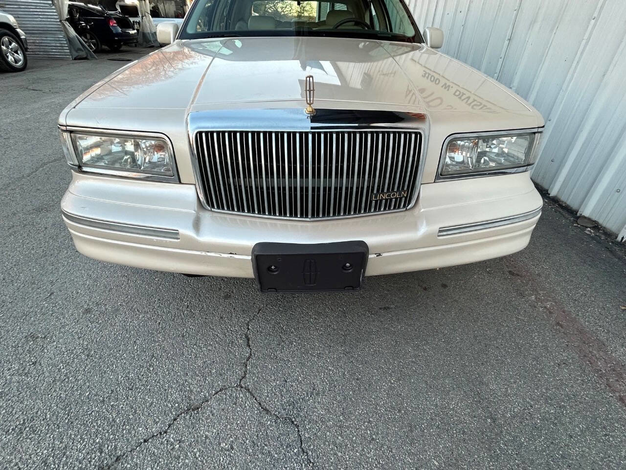 Used 1997 Lincoln Town Car Cartier image 8
