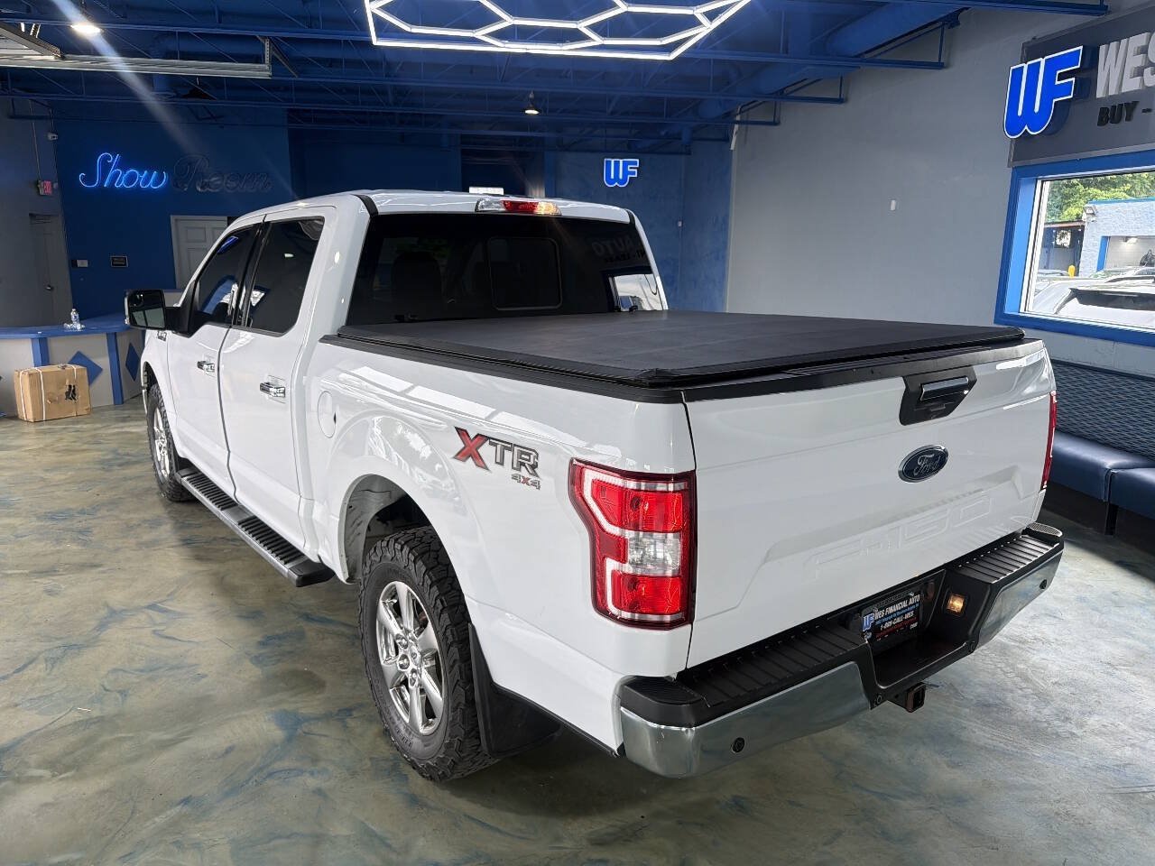 Used 2018 Ford F150 XLT w/ Equipment Group 302A Luxury AWD/4WD image 11