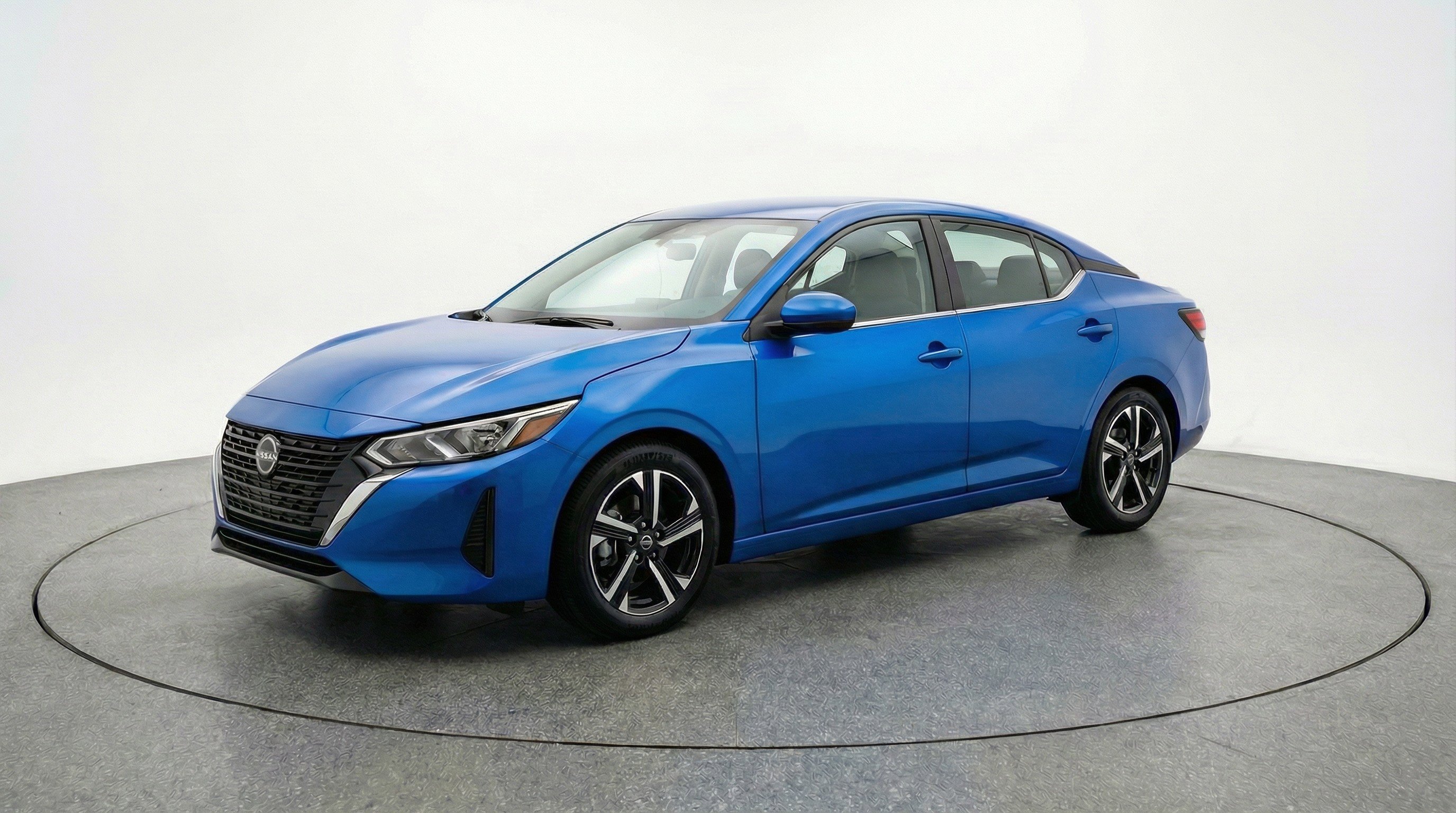 Used 2025 Nissan Sentra SV image 3