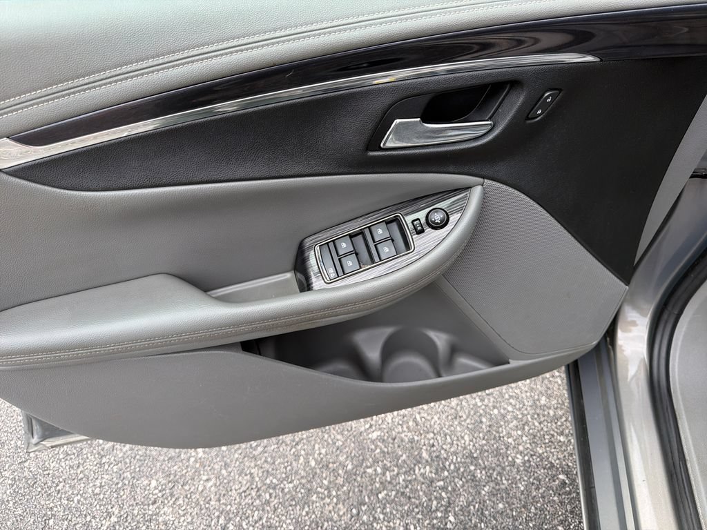 Used 2018 Chevrolet Impala LT w/ LT Leather Package FWD image 12