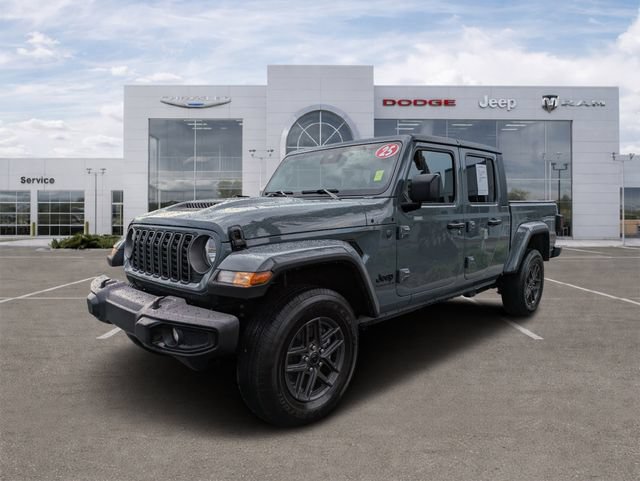 Used 2025 Jeep Gladiator Sport AWD/4WD image 5