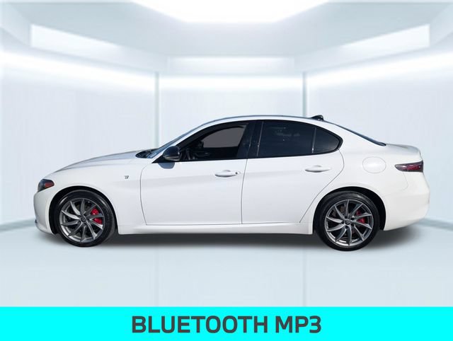 Used 2024 Alfa Romeo Giulia Ti AWD/4WD image 2