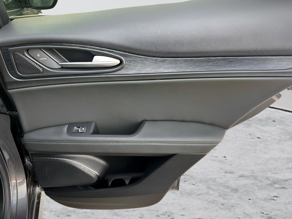Used 2023 Alfa Romeo Stelvio Sprint RWD image 29