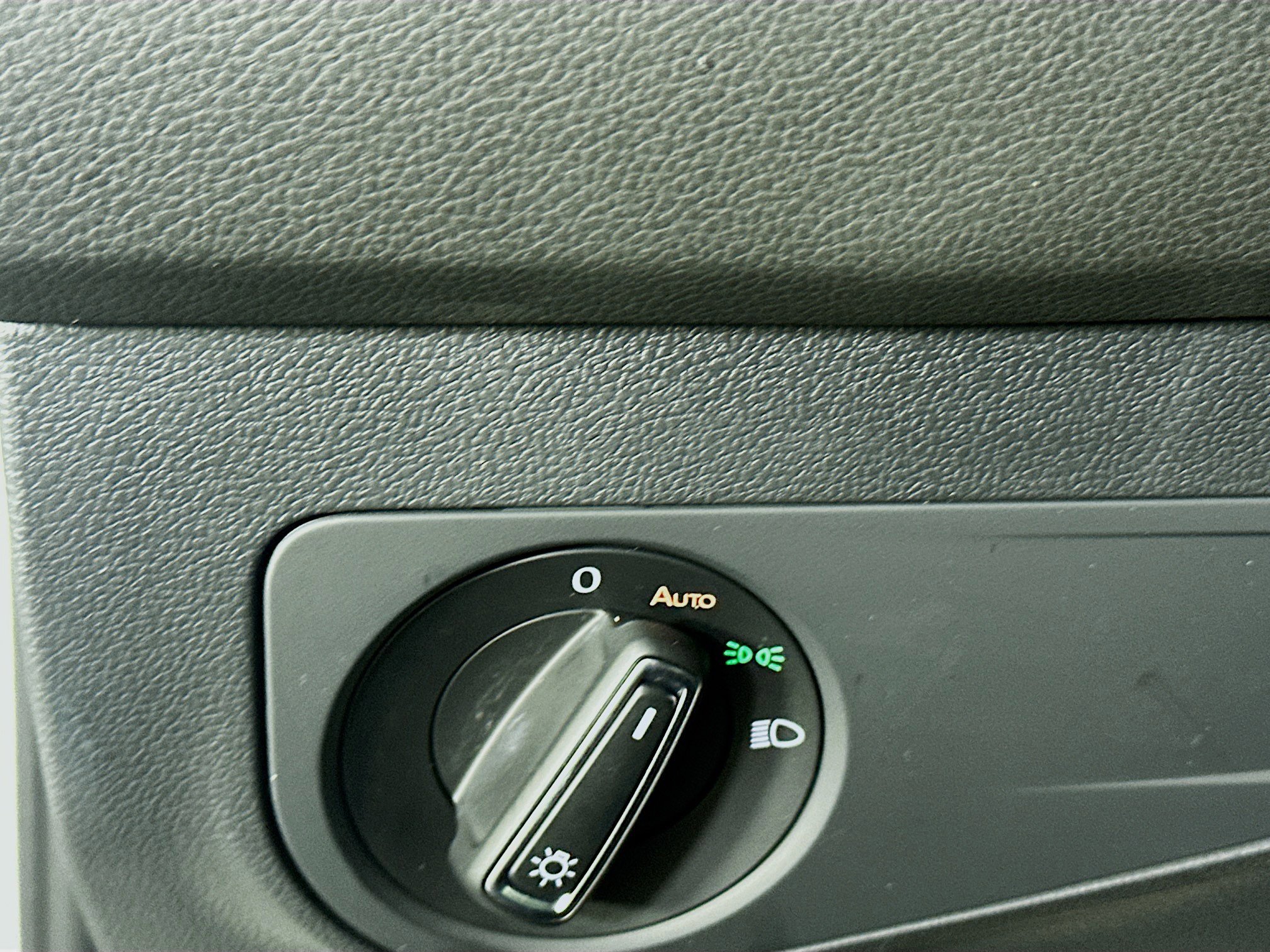 Used 2024 Volkswagen Tiguan SE image 17