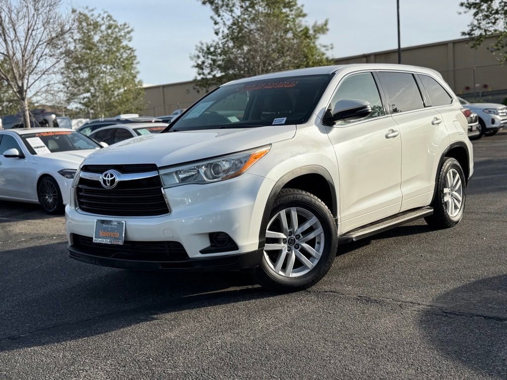 Used 2016 Toyota Highlander LE FWD image 2