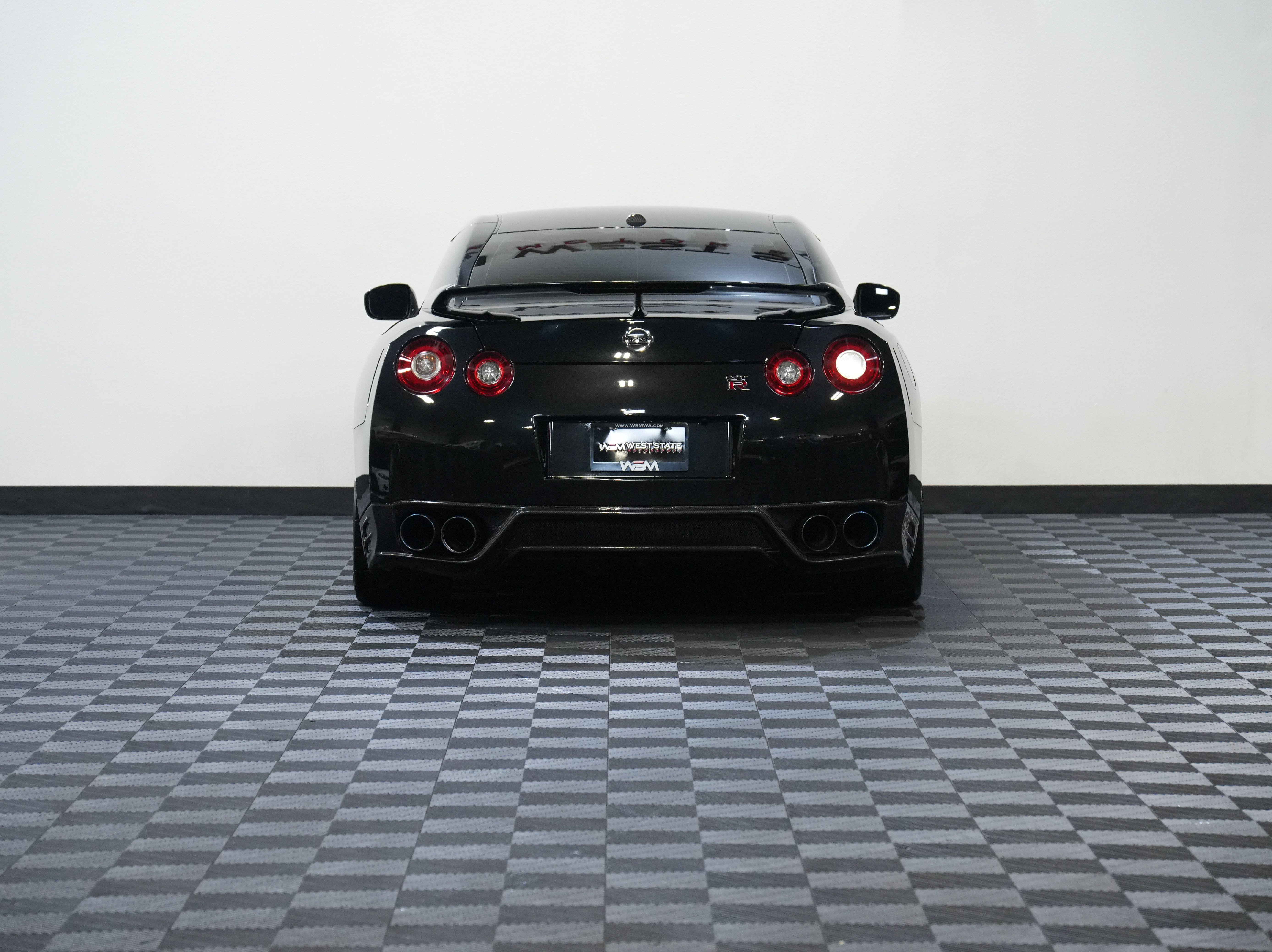 Used 2015 Nissan GT-R Black Edition AWD/4WD image 7