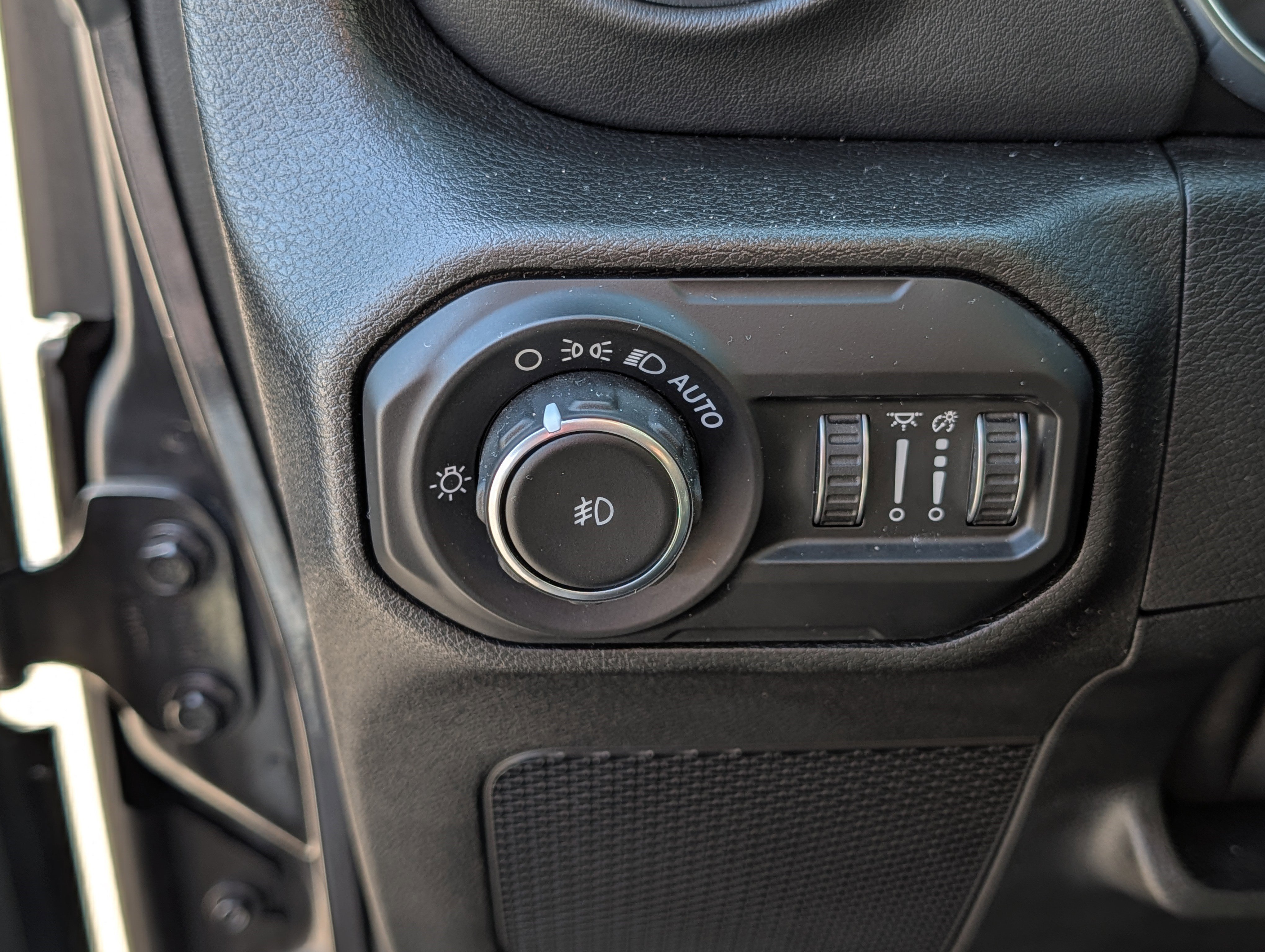 Used 2020 Jeep Wrangler Unlimited Sahara image 25