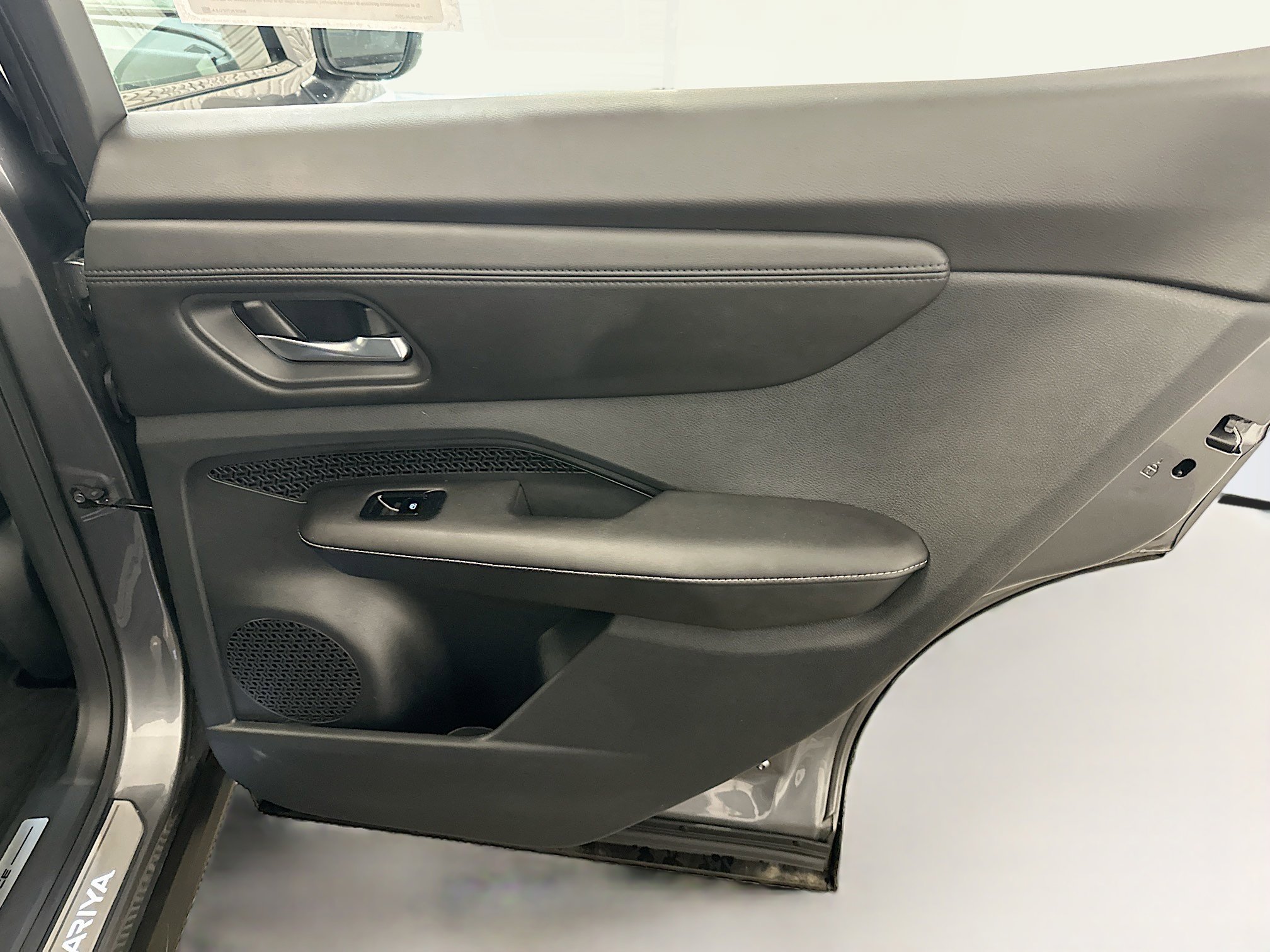 Used 2023 Nissan Ariya AWD image 31