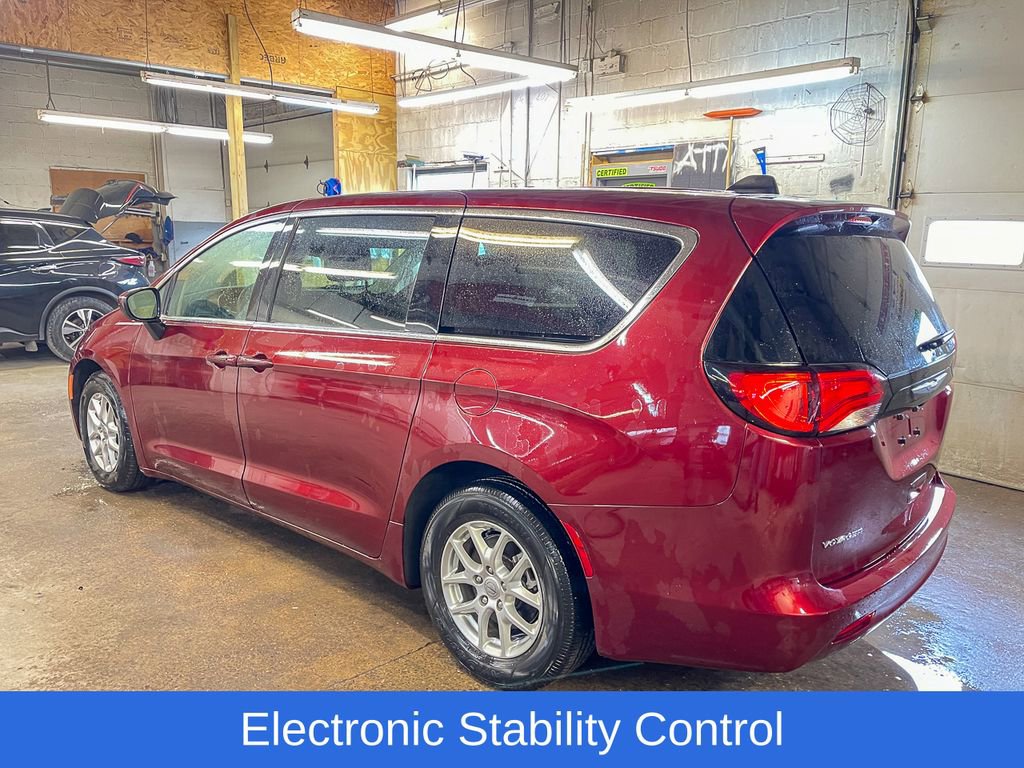 Certified 2023 Chrysler Voyager LX image 8