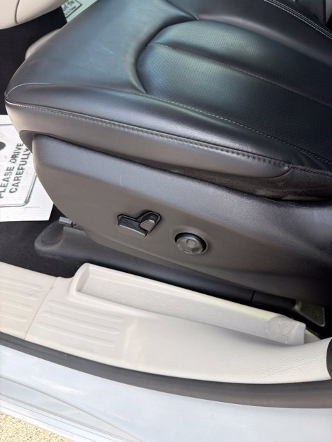 Used 2023 Chrysler Pacifica Touring-L FWD image 28