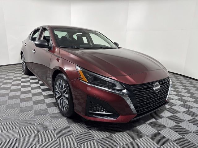 Used 2024 Nissan Altima 2.5 SV FWD image 10