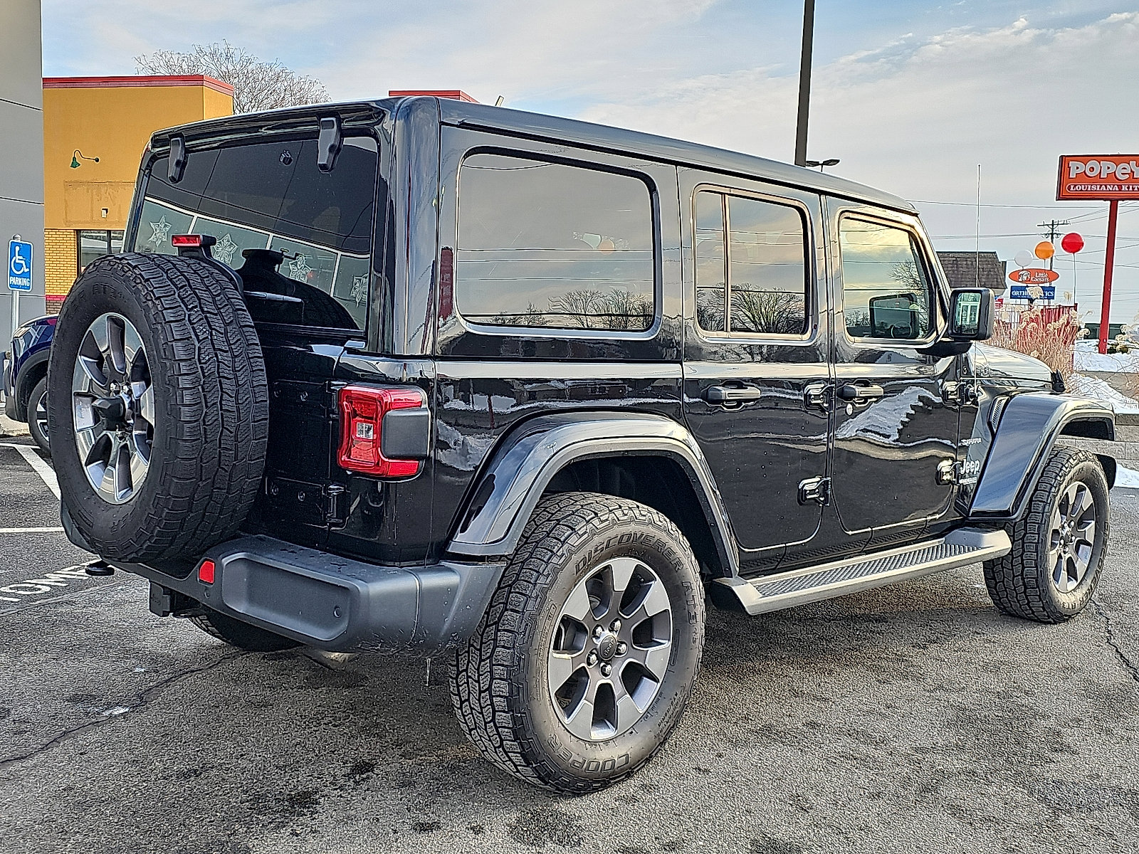 Used 2020 Jeep Wrangler Unlimited Sahara image 6