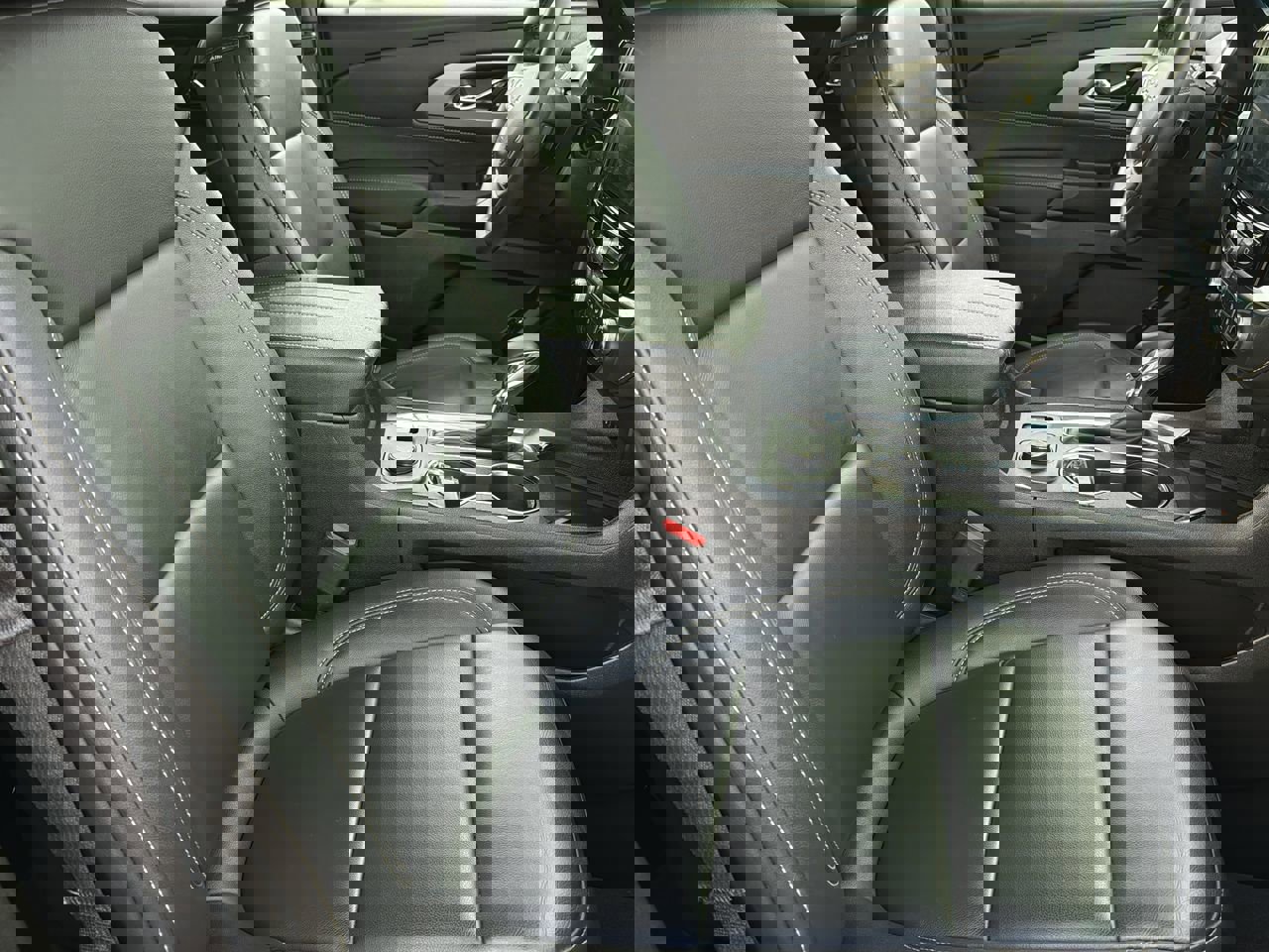 Used 2023 Chevrolet Traverse LT image 21