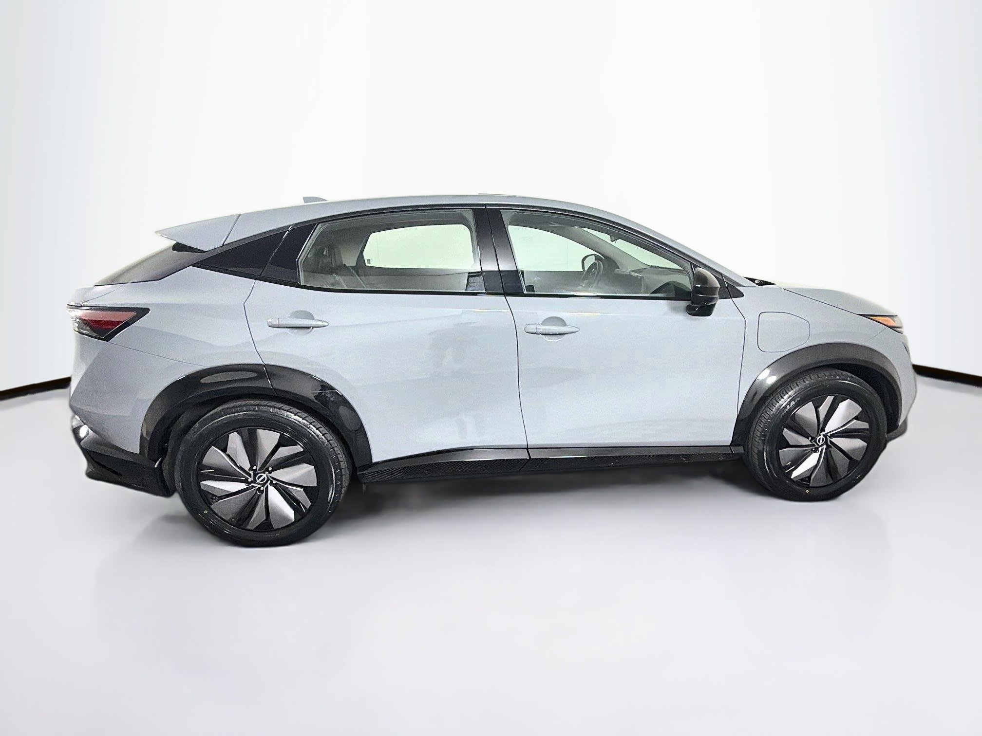 Used 2024 Nissan Ariya AWD image 10