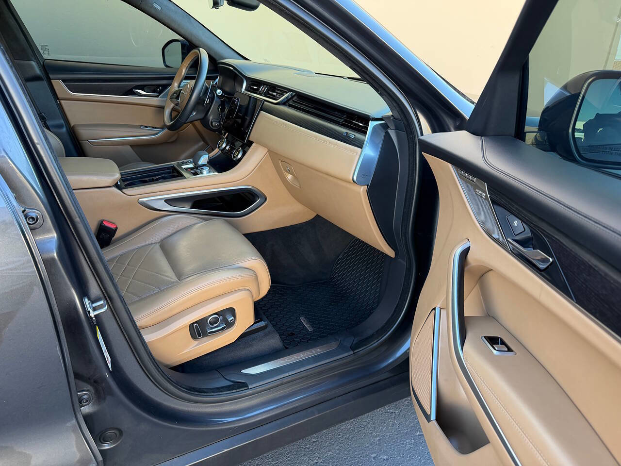 Used 2022 Jaguar F-PACE S AWD/4WD image 10