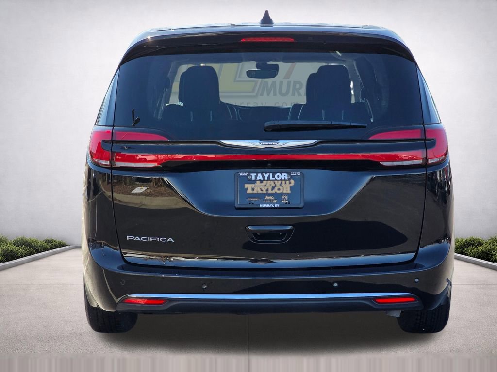 Used 2024 Chrysler Pacifica Touring-L FWD image 6