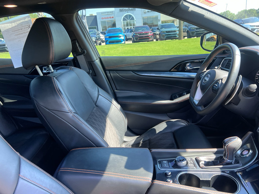 Used 2023 Nissan Maxima SR w/ Sport Mat Group FWD image 14