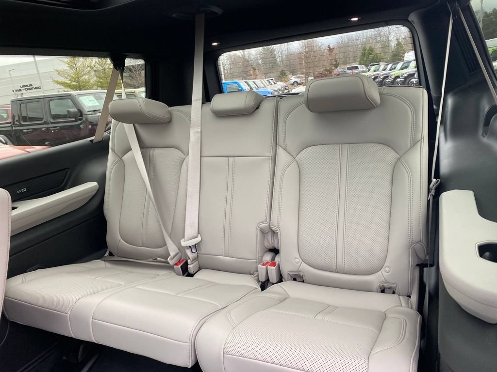 New 2026 Jeep Grand Wagoneer L 4WD w/ Premium Group I image 24