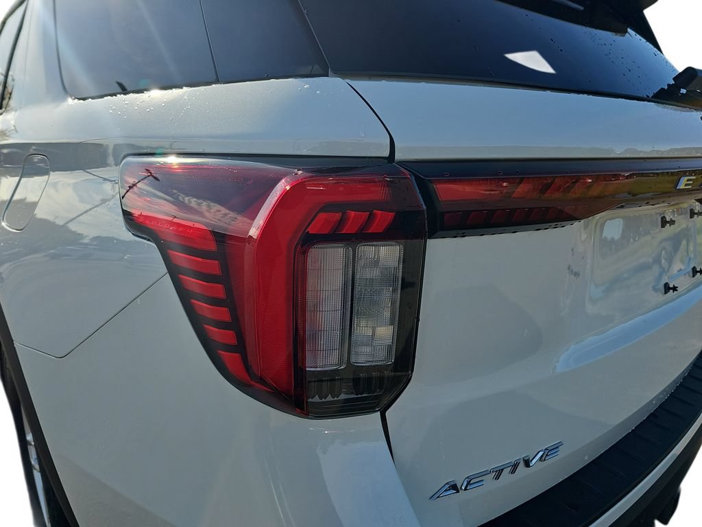 Used 2025 Ford Explorer Active RWD image 34