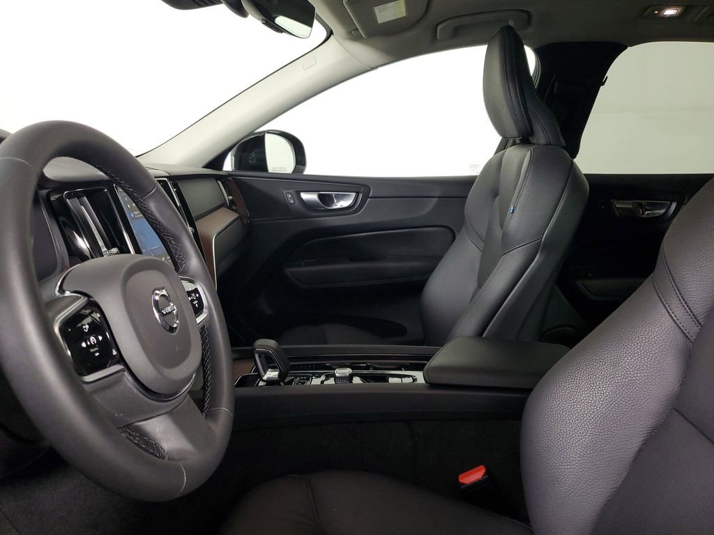 Used 2024 Volvo XC60 B5 Plus w/ Protection Package Premier AWD/4WD image 22