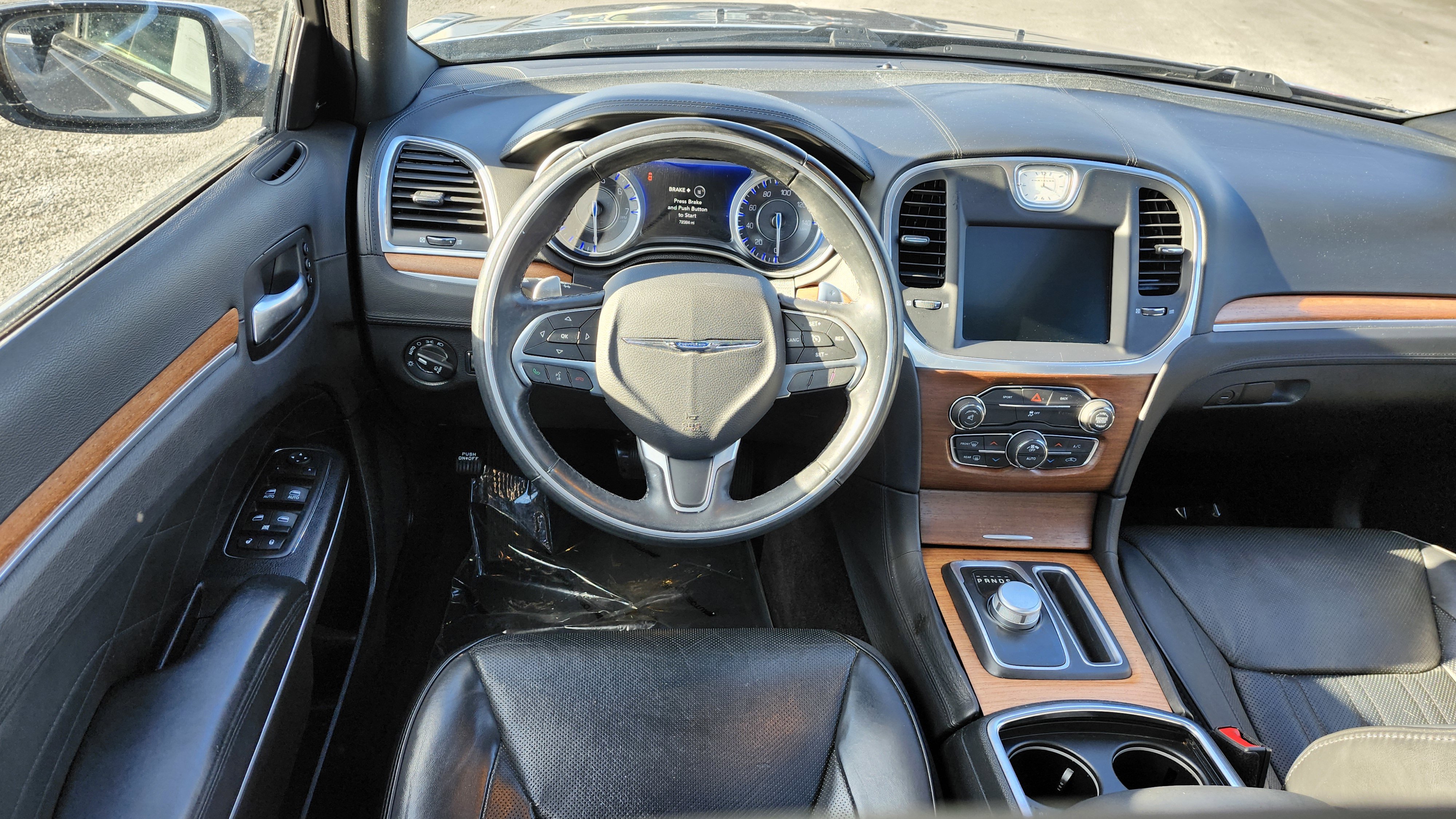 Used 2016 Chrysler 300 C Platinum image 23