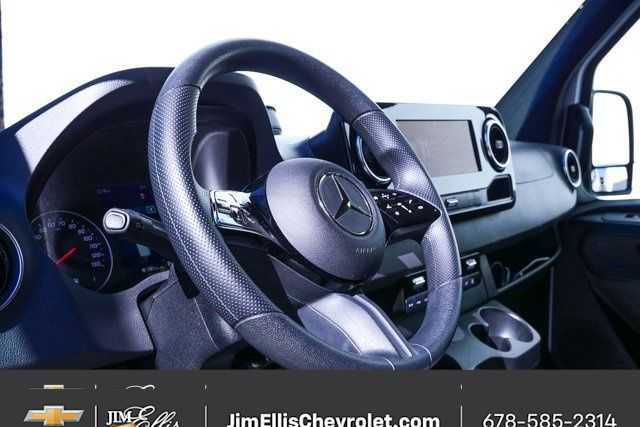 Used 2025 Mercedes-Benz Sprinter 2500 image 8