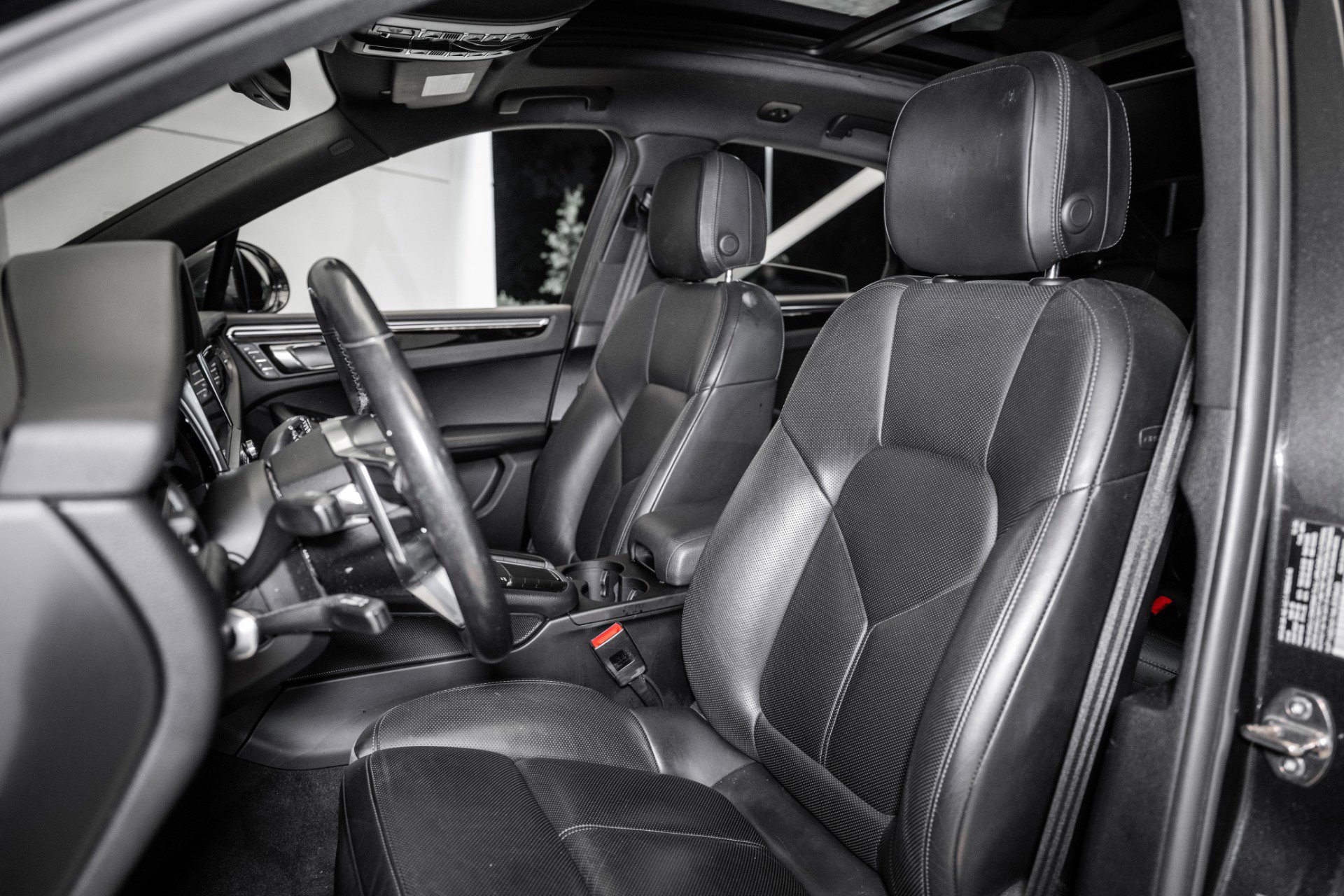 Used 2021 Porsche Macan S image 18