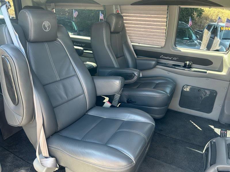 Used 2017 Chevrolet Express 2500 RWD image 18