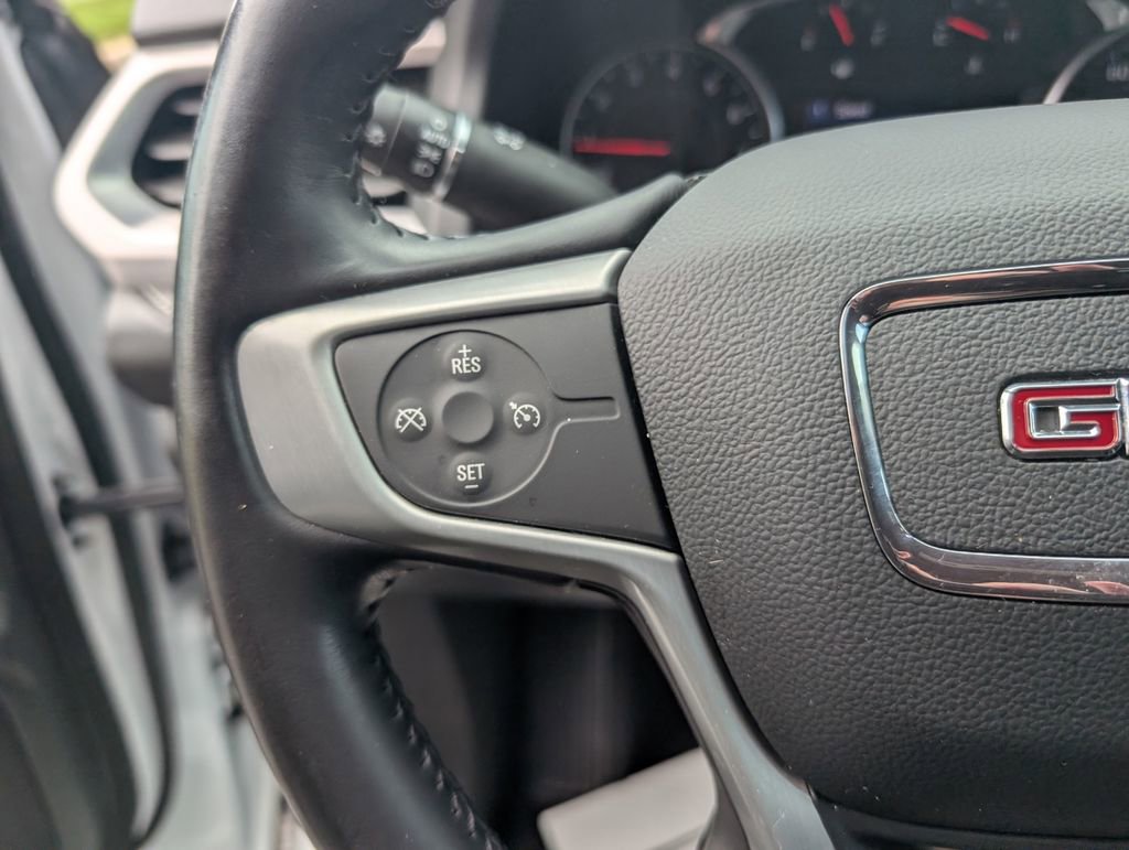 Used 2020 GMC Acadia SLE w/ Driver Convenience Package FWD image 17
