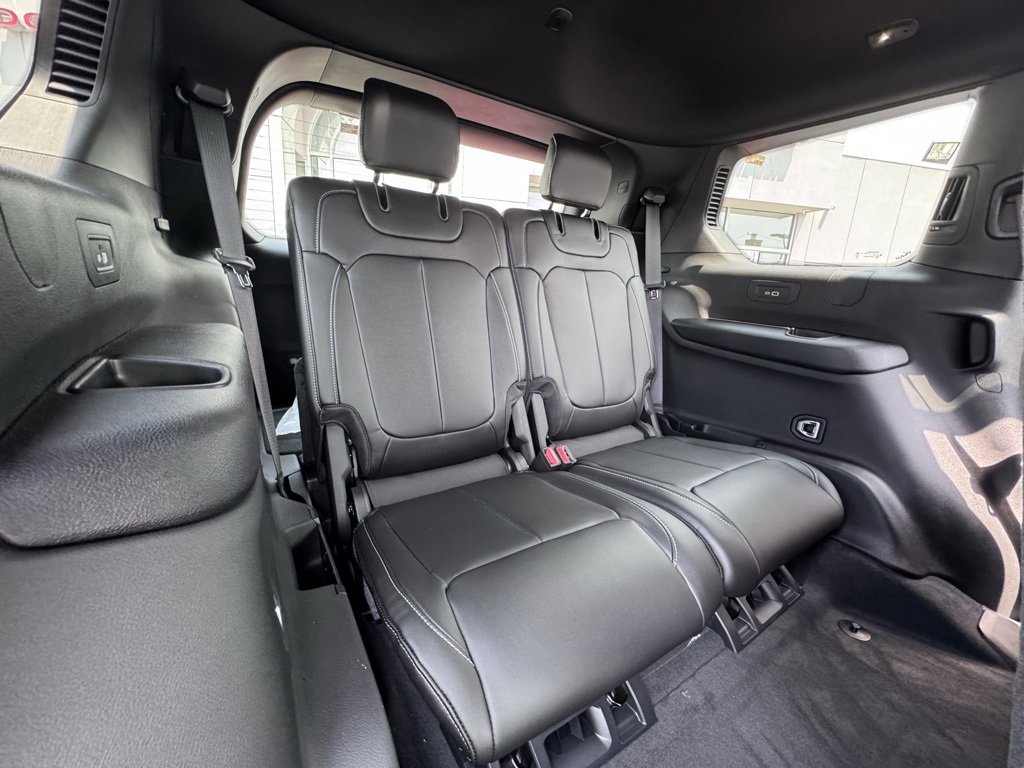 New 2025 Jeep Grand Cherokee L Limited w/ Black Appearance Package image 21