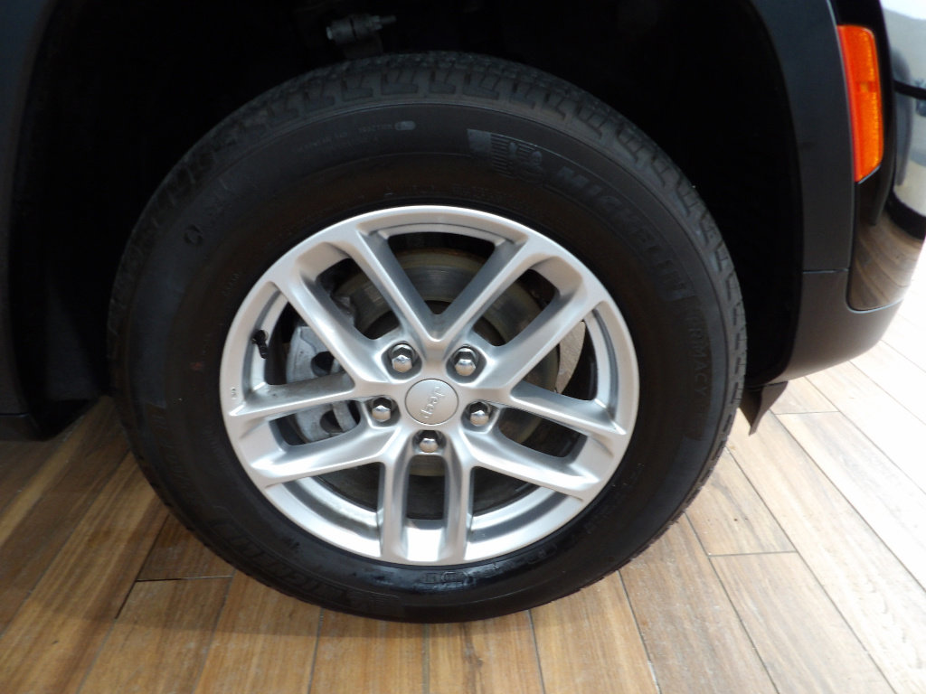 Used 2024 Jeep Grand Cherokee Laredo X w/ Luxury Tech Group I image 4