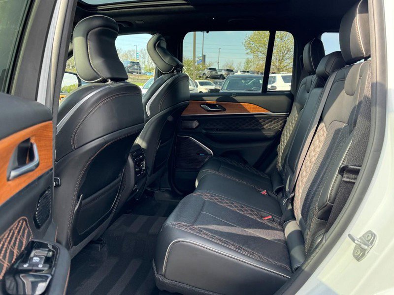 Used 2022 Jeep Grand Cherokee Summit image 10