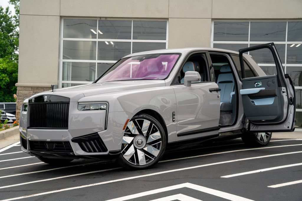 Used 2025 Rolls-Royce Cullinan AWD/4WD image 2