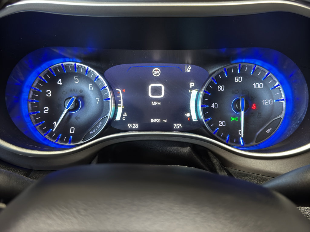 Used 2023 Chrysler Pacifica Touring-L FWD image 29