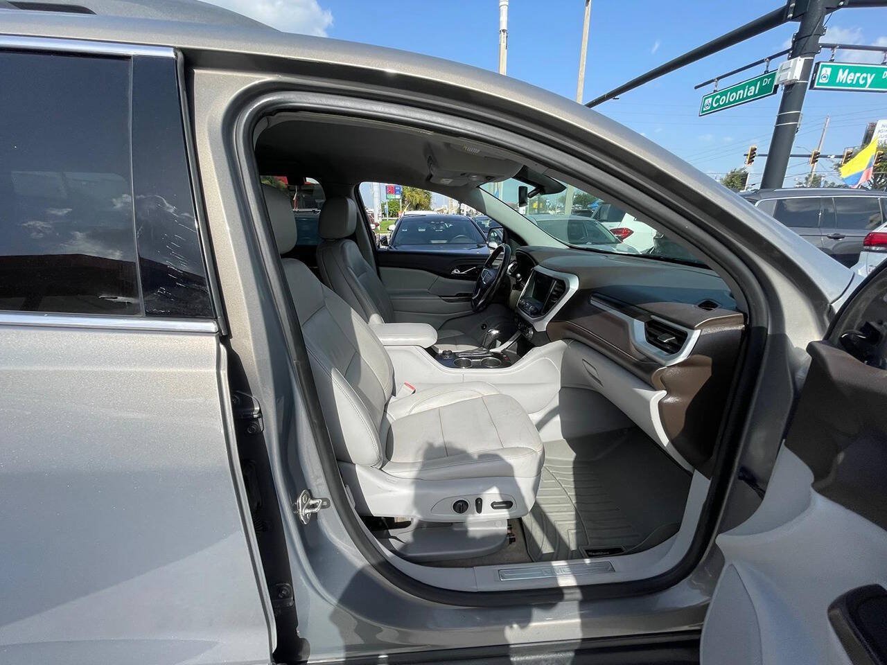 Used 2019 GMC Acadia SLT FWD image 18