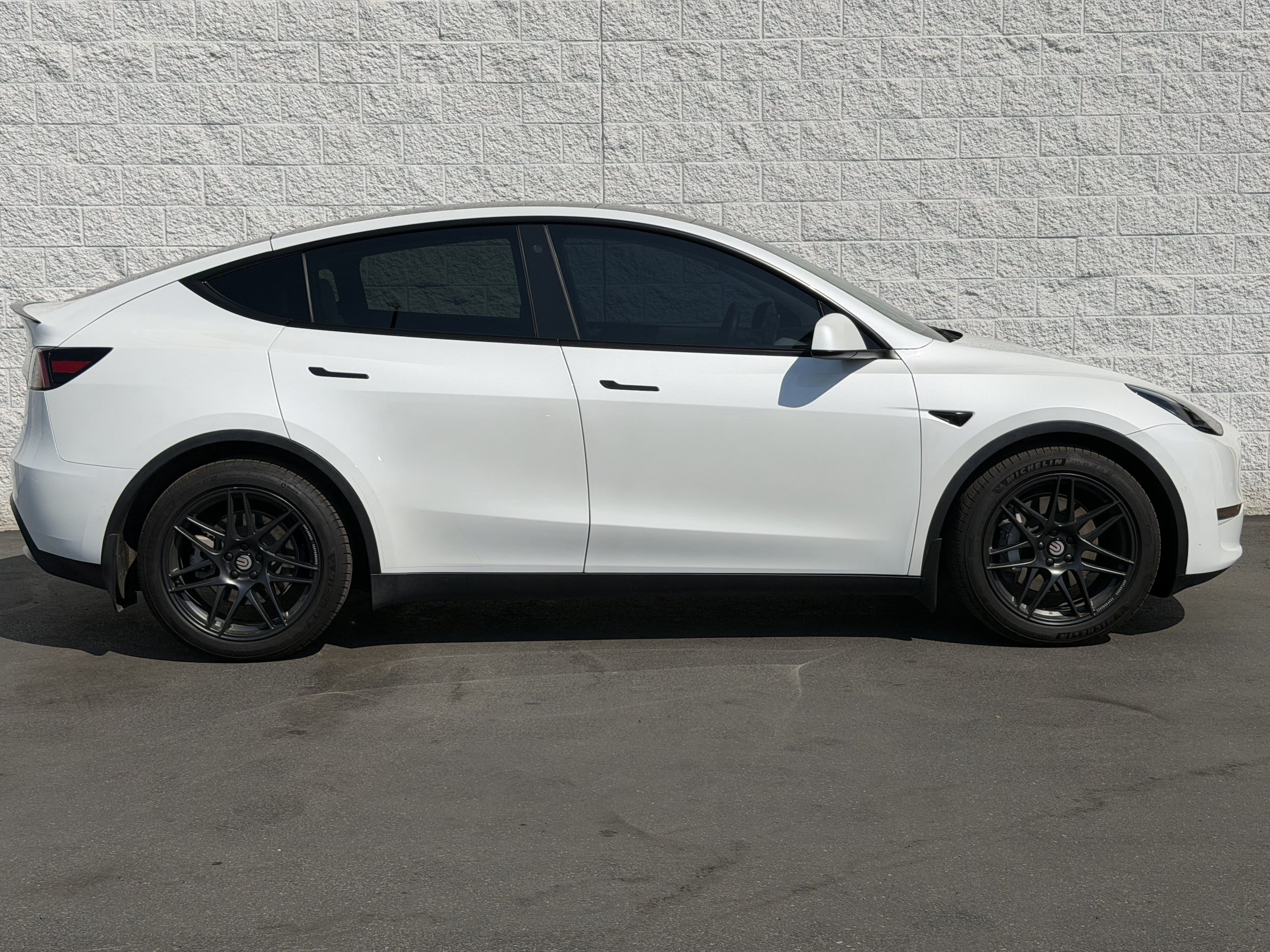 Used 2021 Tesla Model Y Long Range AWD/4WD image 4