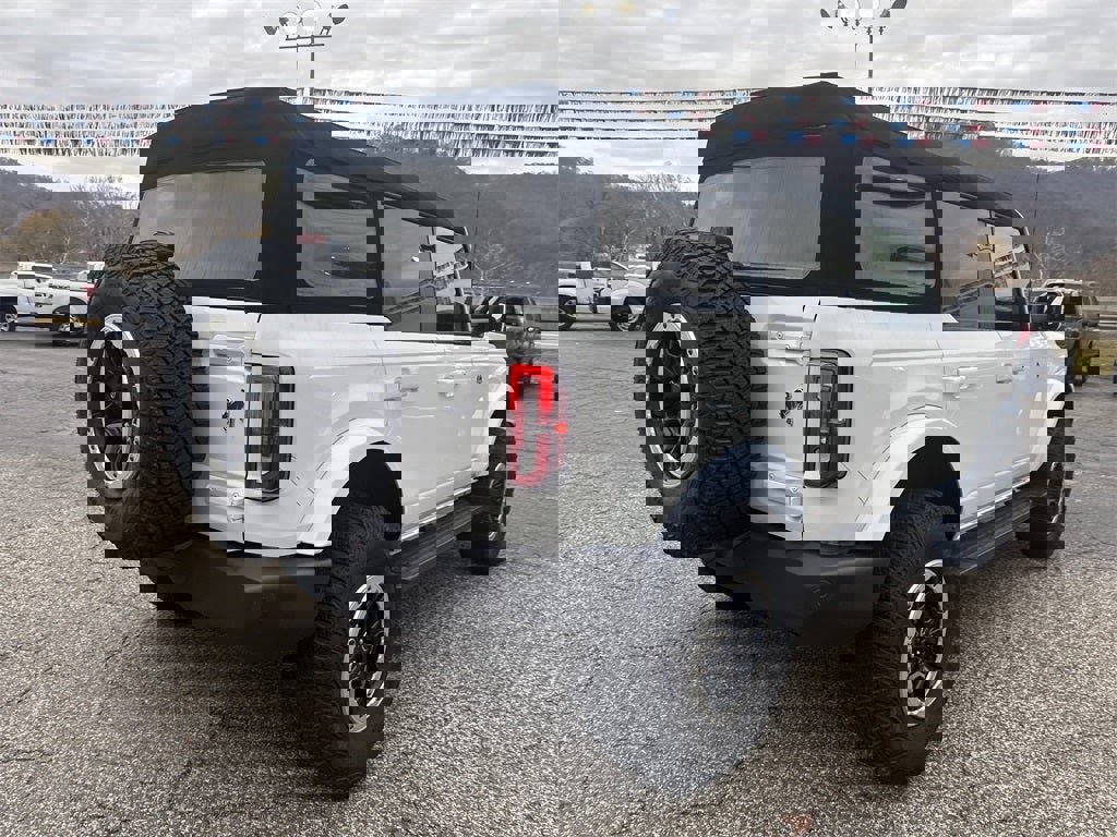 Used 2023 Ford Bronco Outer Banks image 4