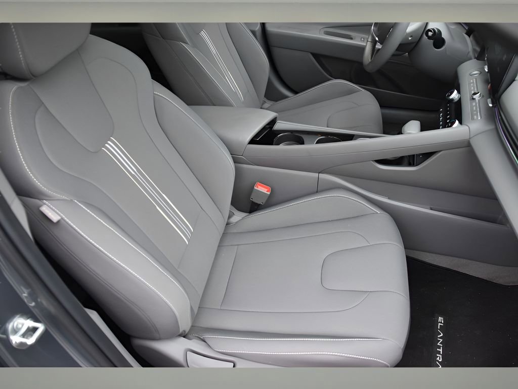 Used 2024 Hyundai Elantra SEL w/ Convenience Package image 27