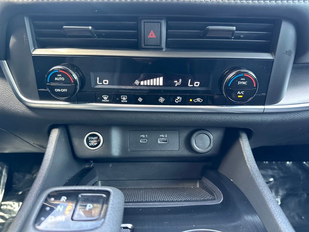 Used 2023 Nissan Rogue SV image 27