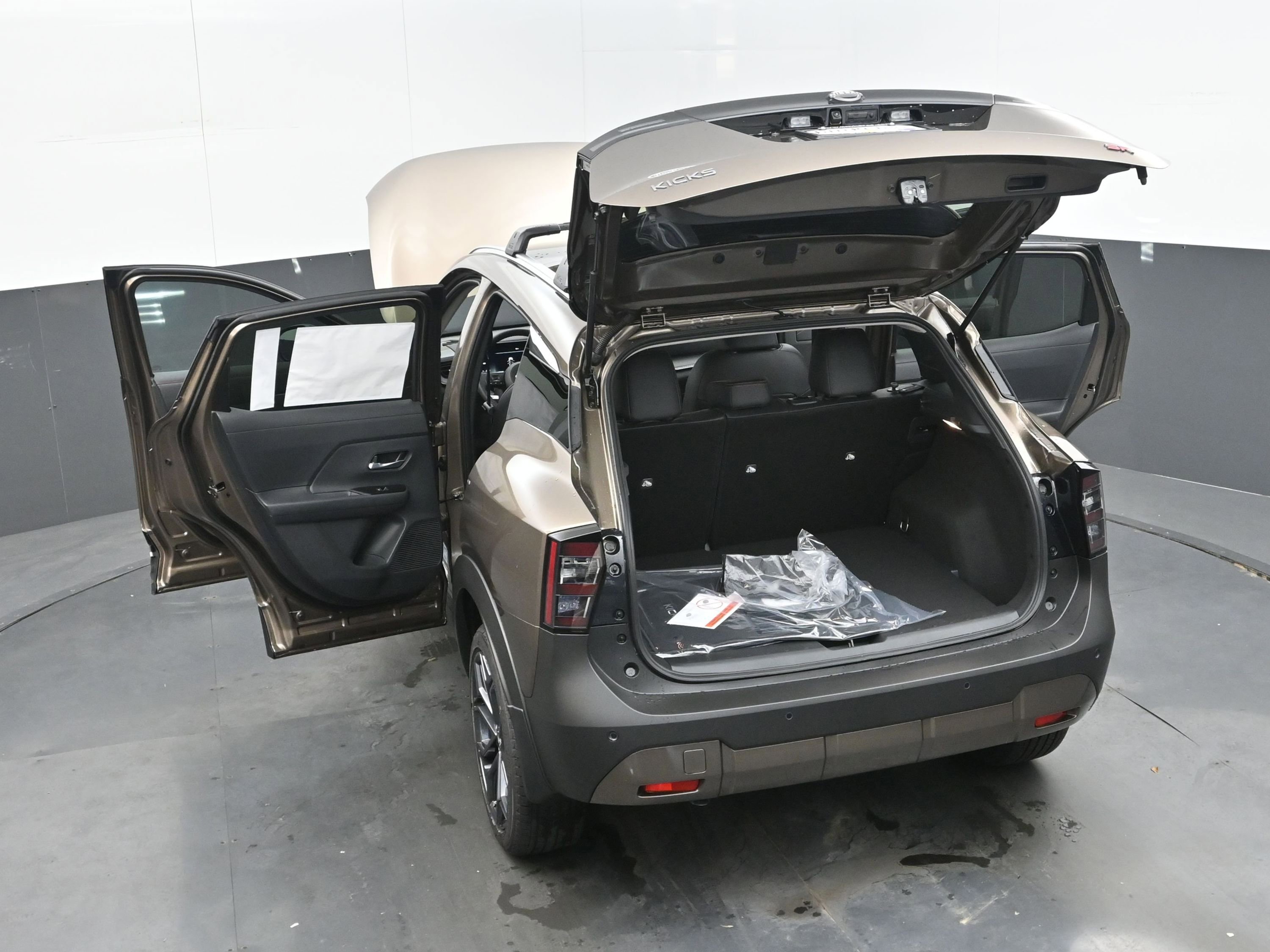 New 2026 Nissan Kicks SR image 43