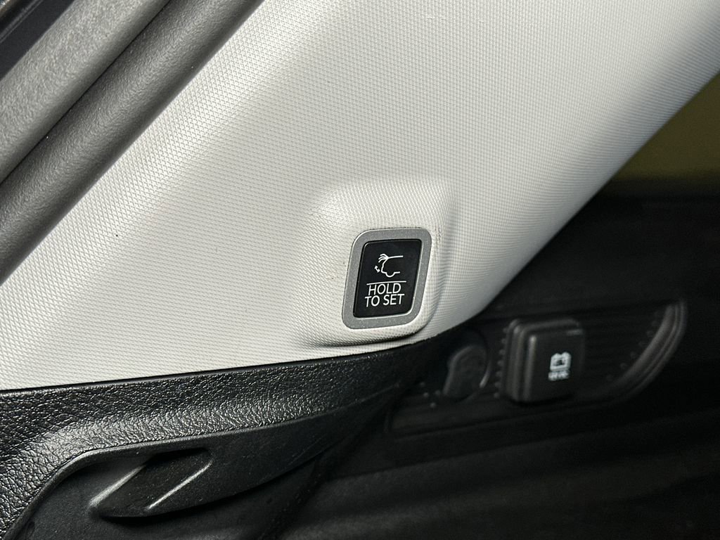 Used 2022 Jeep Grand Cherokee Limited 4xe w/ Luxury Tech Group II image 6