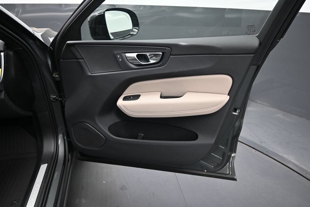 New 2026 Volvo XC60 B5 Plus w/ Climate Package AWD/4WD image 18