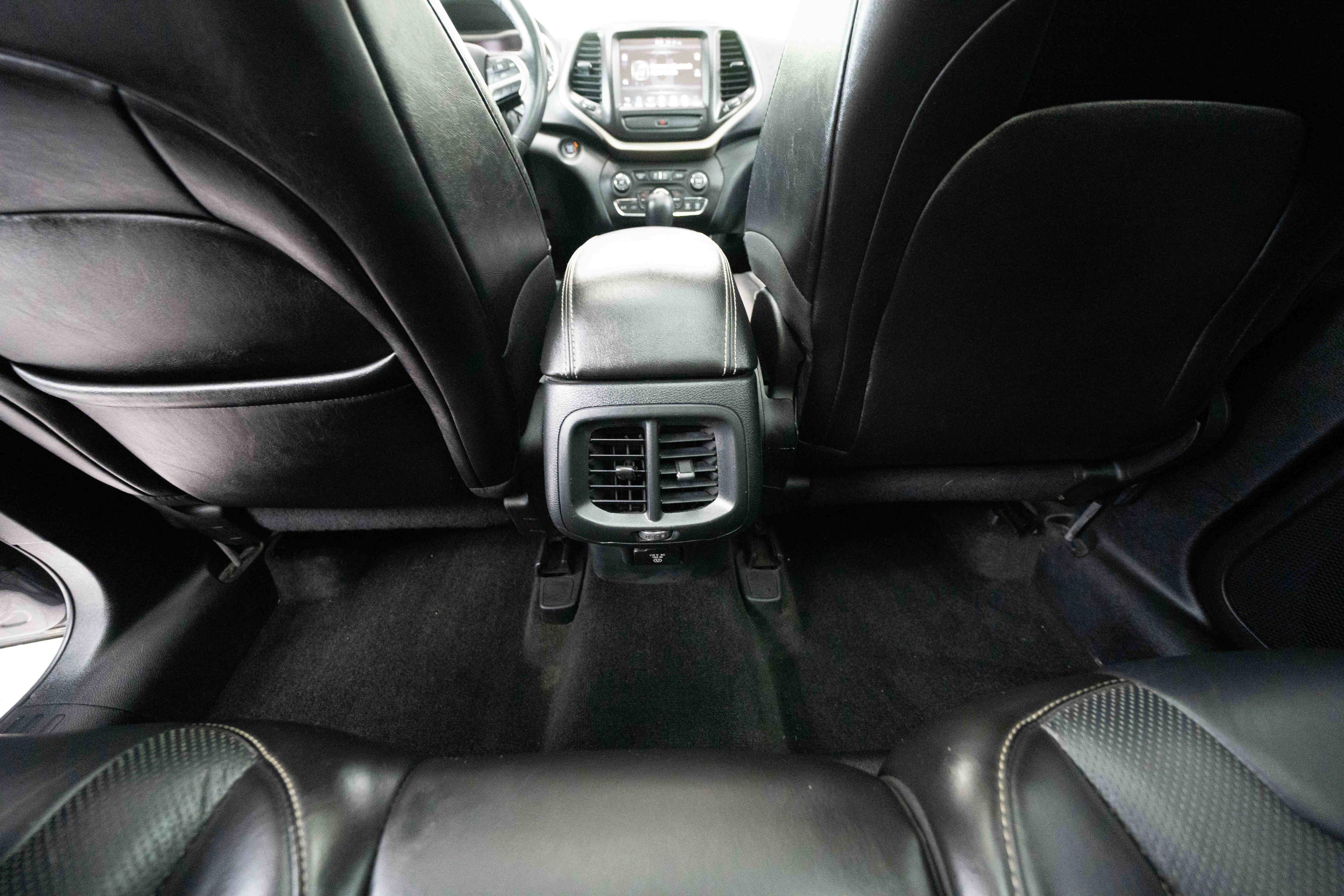 Used 2015 Jeep Cherokee Limited w/ Luxury Group AWD/4WD image 22