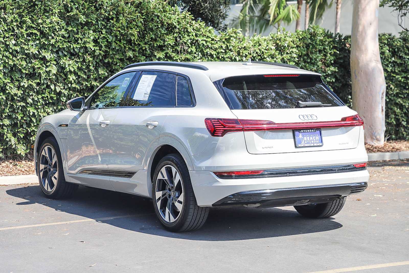 Used 2021 Audi e-tron Premium w/ Convenience Plus Package AWD/4WD image 8